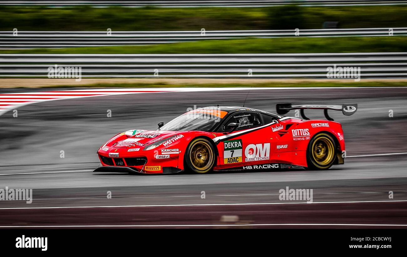 Oschersleben, Deutschland, 28 avril 2019: Le pilote allemand Sebastian Asch pilotant sa Ferrari 488 pendant la course de VOITURE DE MAÎTRE GT à Motorsport Arena Banque D'Images