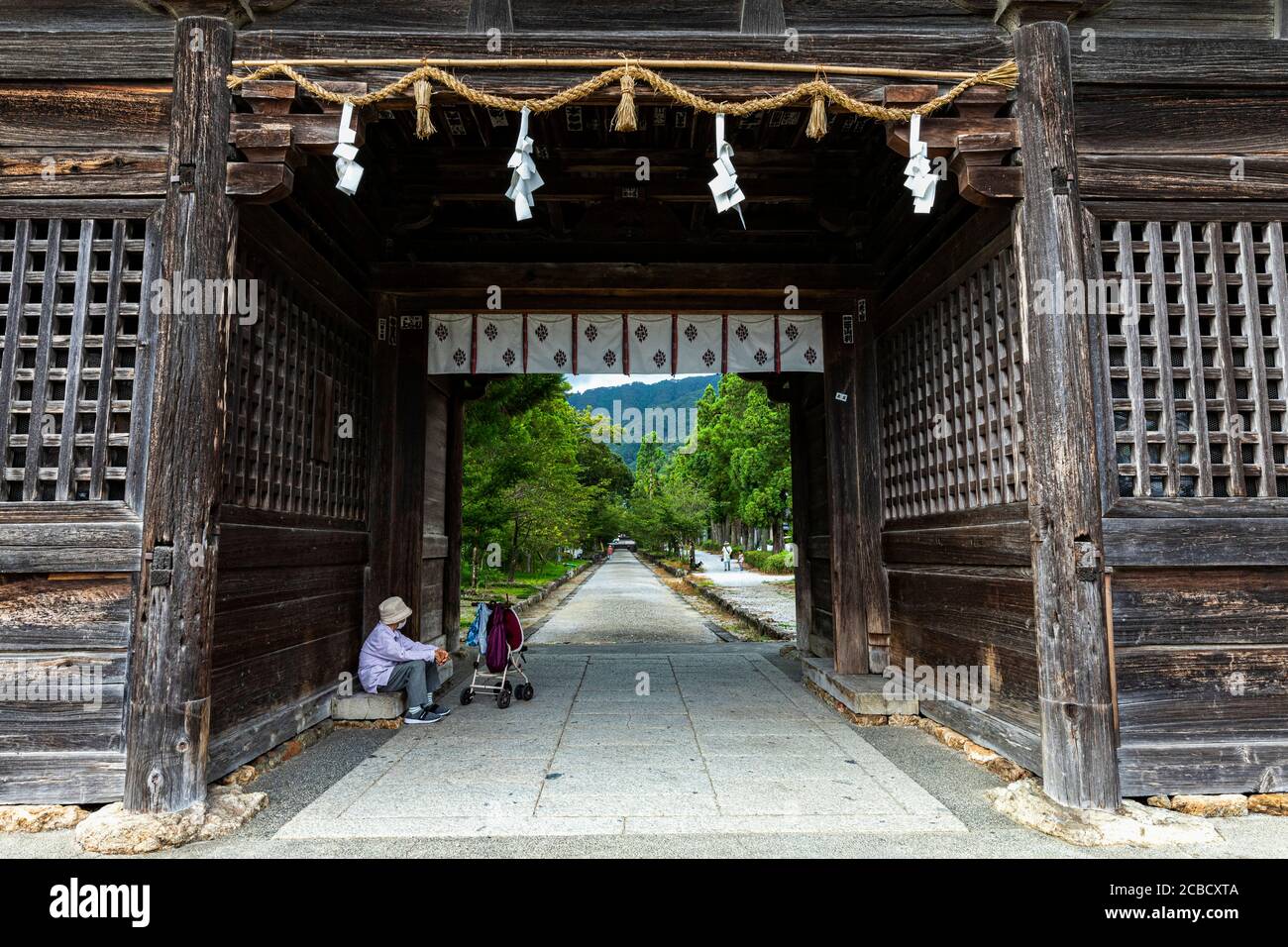 Porte de Zenrakuji - Zenrakuji est le 30ème temple du pèlerinage de Shikoku et est juste à côté du sanctuaire de Tosa, un endroit auquel il est historiquement relié Banque D'Images