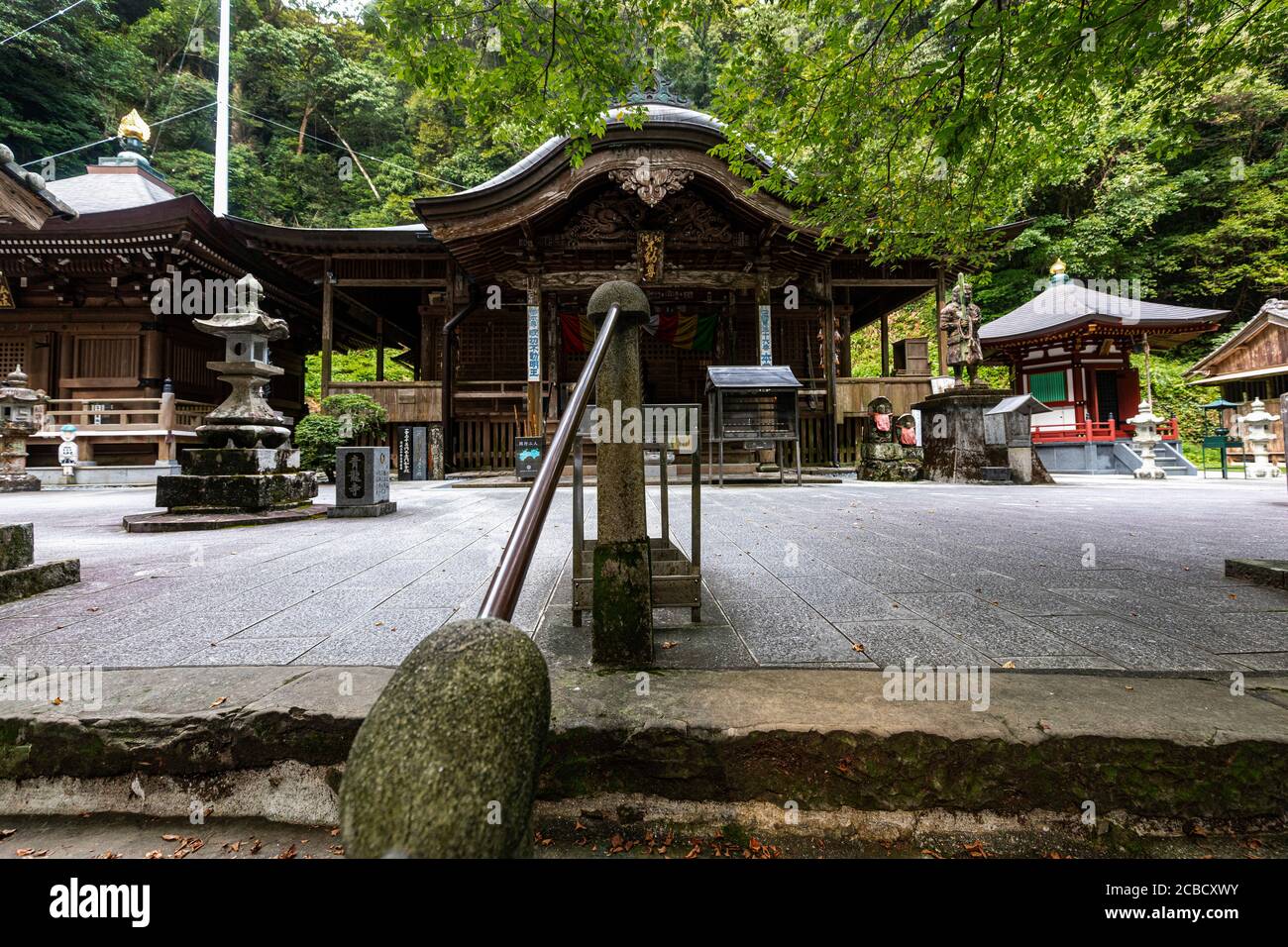 Shoruji est le temple n° 36 sur le pèlerinage de Shikoku, situé sur une péninsule qui jante dans l'océan Pacifique. Les pèlerins avaient l'habitude d'atteindre le temple b Banque D'Images
