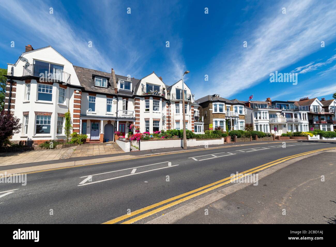 Propriétés haut de gamme exclusives à Grand Parade, Leigh on Sea, Essex, Royaume-Uni. Riche et haut de gamme de Southend Borough, le jour d'été ensoleillé Banque D'Images