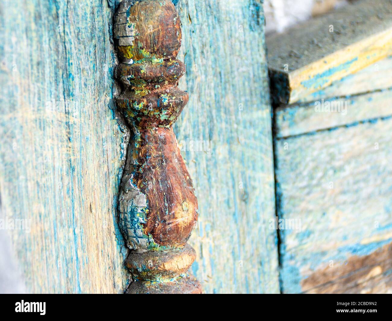 Restauration d'éléments sculptés de décoration en bois Banque D'Images