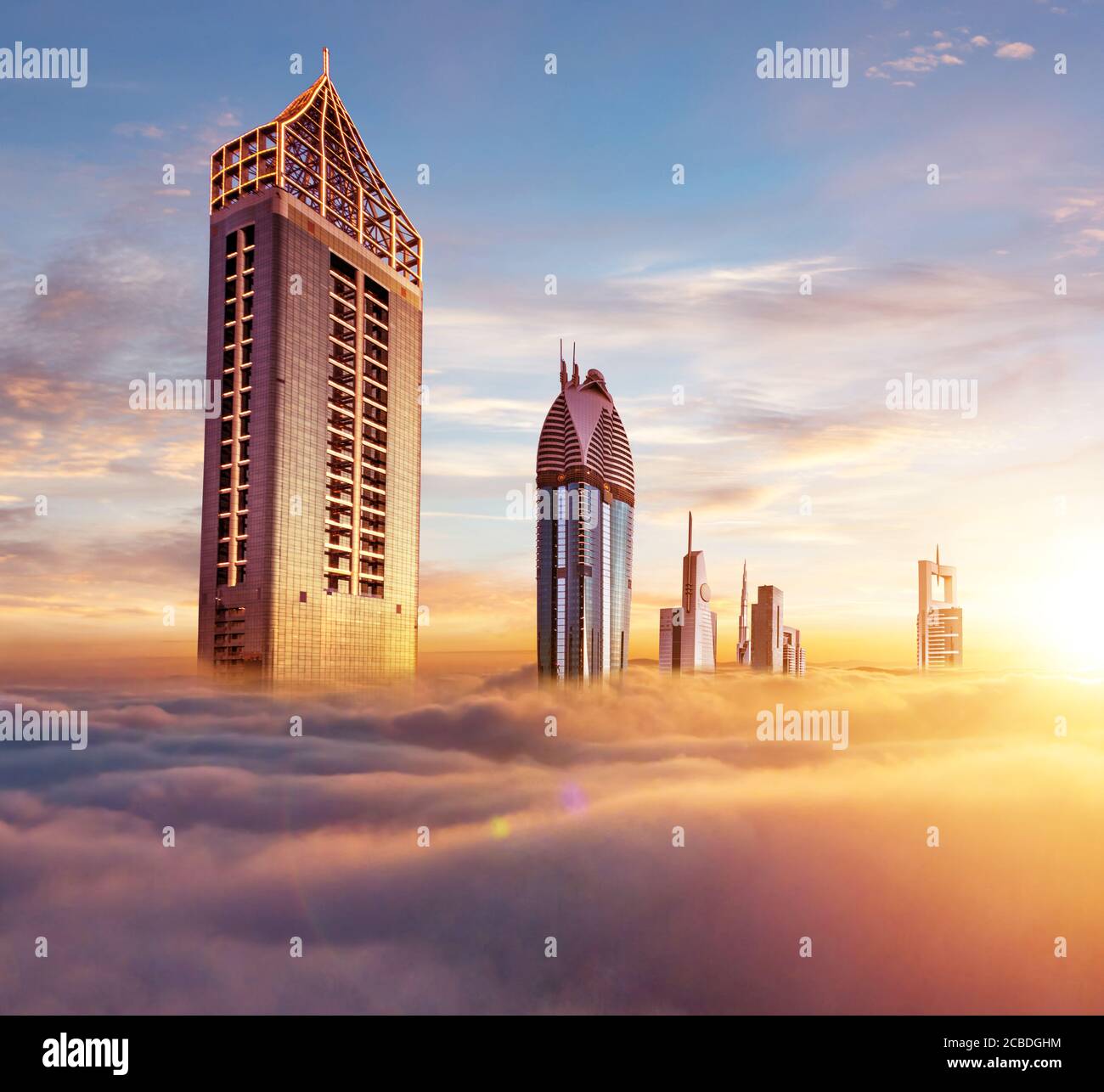 Dubaï coucher de soleil vue panoramique sur le centre-ville couvert de nuages. Dubaï est une ville super moderne des Émirats arabes Unis, mégalopole cosmopolite. Image très haute résolution Banque D'Images