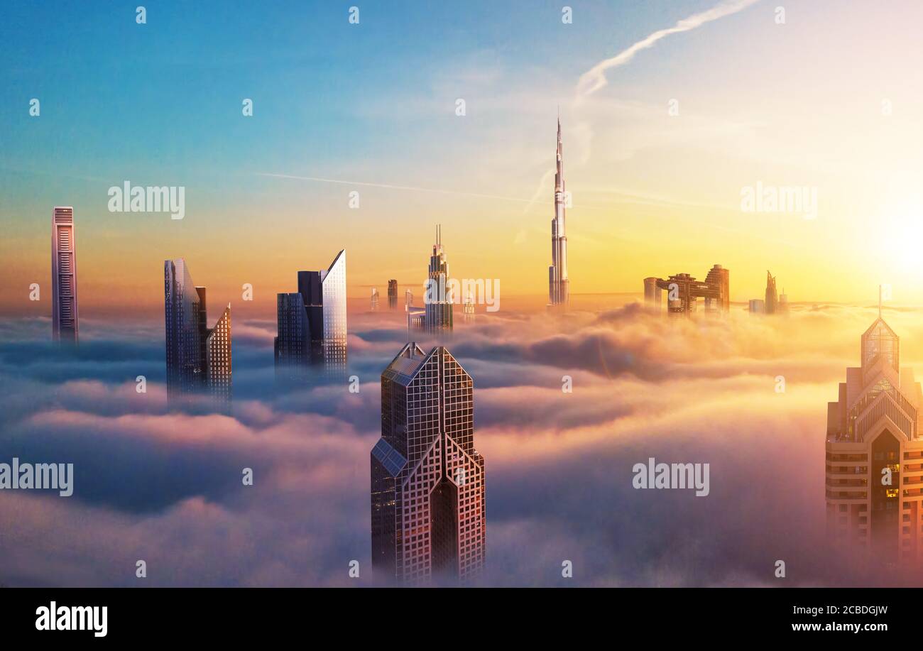 Dubaï coucher de soleil vue panoramique sur le centre-ville couvert de nuages. Dubaï est une ville super moderne des Émirats arabes Unis, mégalopole cosmopolite. Image très haute résolution Banque D'Images