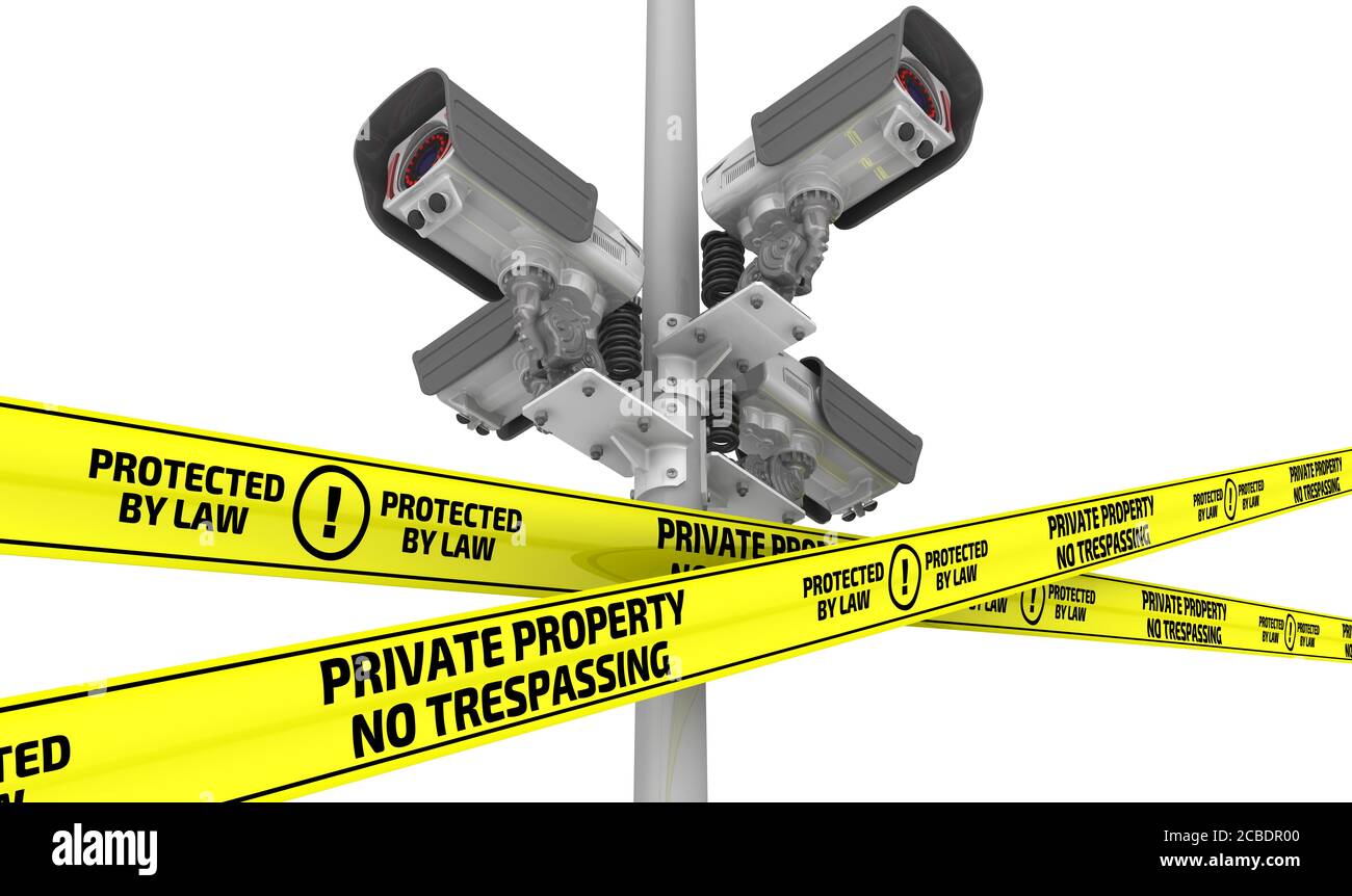 Propriété privée sous protection. Caméra CCTV montée sur un montant et bandes d'avertissement avec texte PROPRIÉTÉ PRIVÉE. PAS D'INTRUSION. PROTÉGÉ PAR LA LOI Banque D'Images