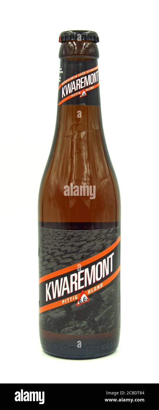 Harelbeke, Belgique - 8 mai 2020 : bouteille de bière Bavik Kwaremont Blonde, une bière belge de style Golden Pale Ale, brassée par de Brabandere. Banque D'Images