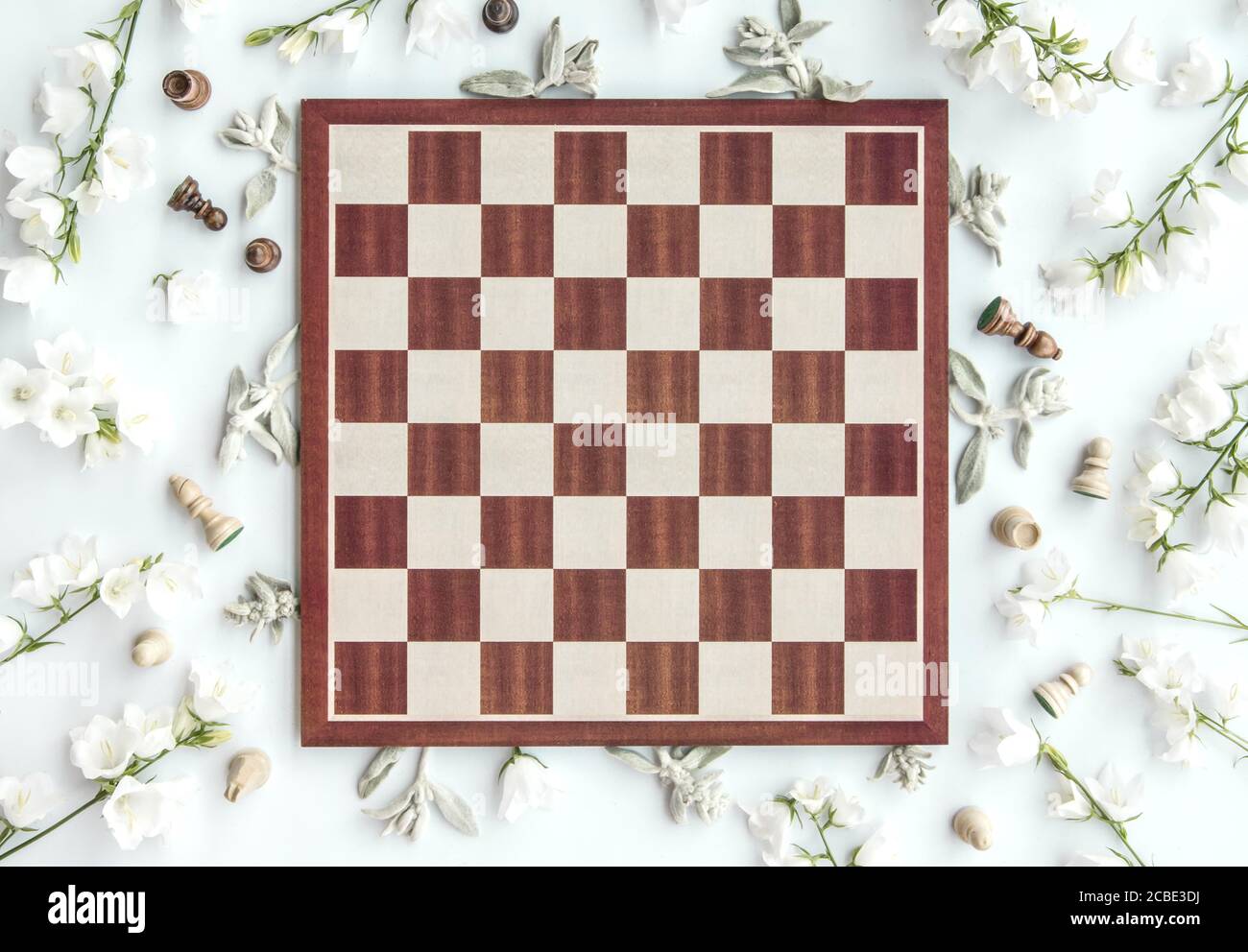 Jeu d'échecs vide, plan d'image stylisé, vue de dessus, fin de la partie Banque D'Images