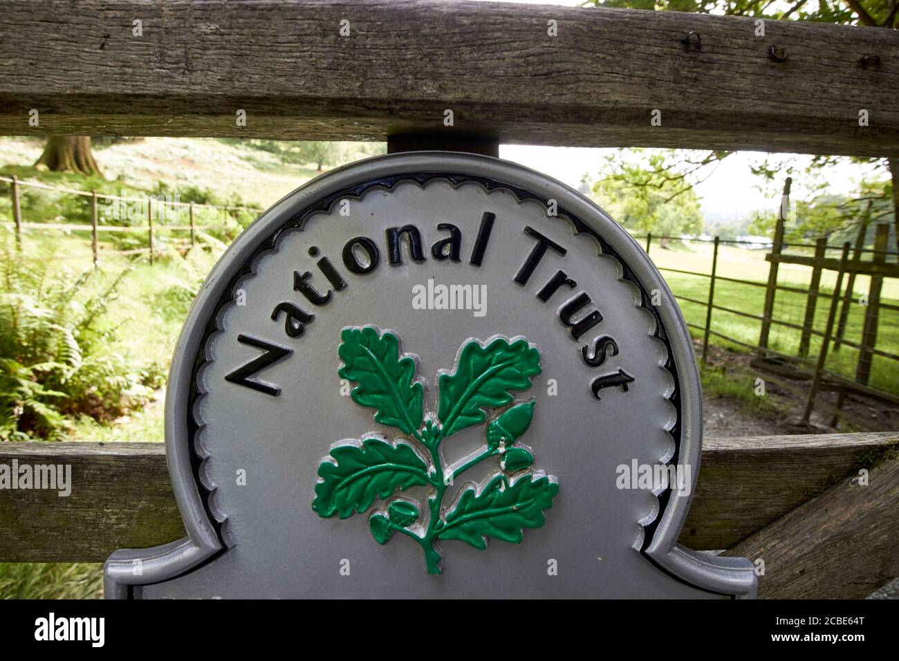 logo de la confiance nationale à l'entrée du lac public district cumbria angleterre royaume-uni Banque D'Images