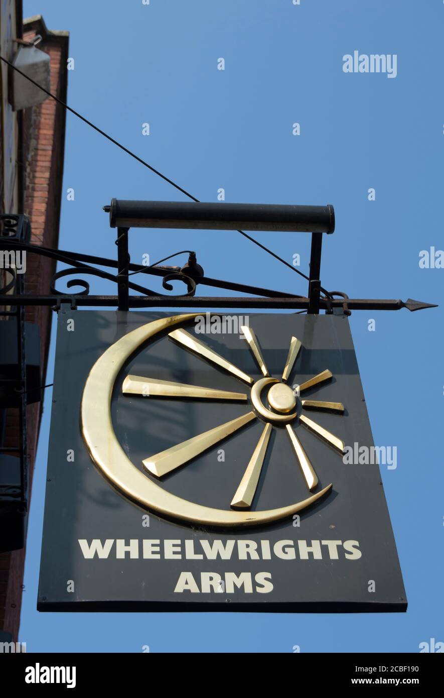 panneau de pub britannique pour les armes de whewrights, kingston upon thames, surrey, angleterre Banque D'Images