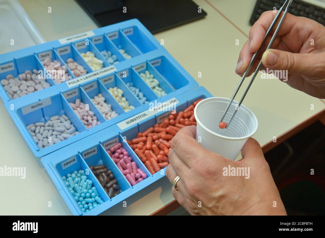 Berlin, Allemagne. 15 juin 2020. Les substituts de médicaments sont préparés dans un établissement médical de Berlin pour être distribués aux personnes dans le besoin. Credit: Volkmar Heinz/dpa-Zentralbild/ZB/dpa/Alay Live News Banque D'Images