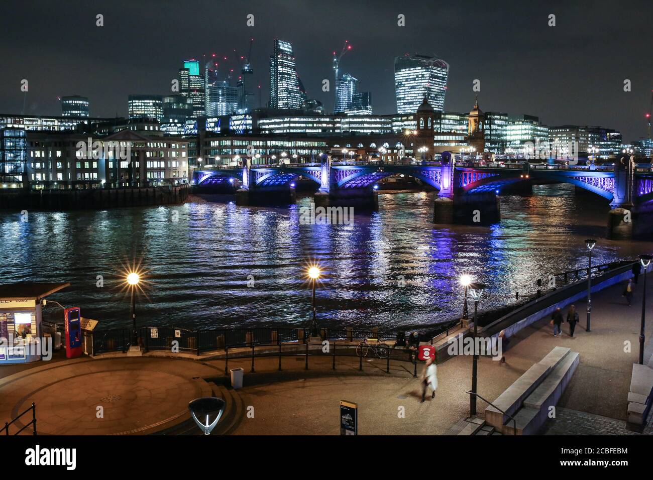 Vue sur Southwark Bridge, Liverpool Street et Bank à Londres Banque D'Images