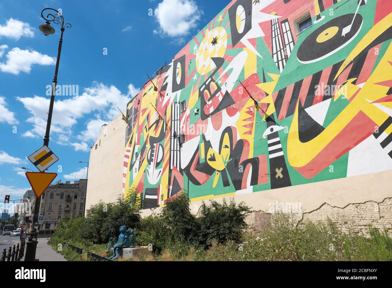Varsovie Pologne art de rue coloré dans le quartier de Praga le long UL Zabkowska Banque D'Images