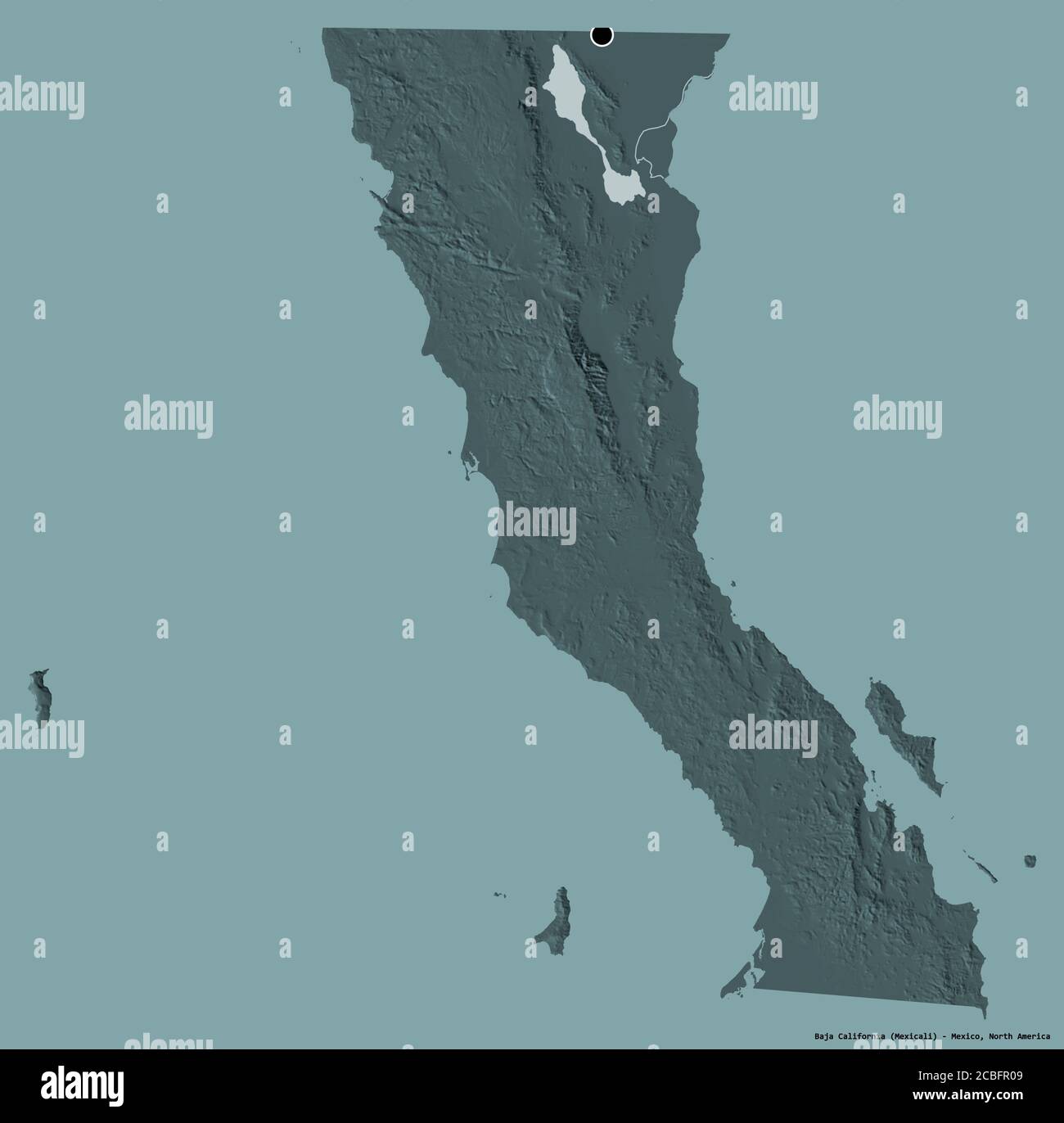 Forme de Baja California, État du Mexique, avec sa capitale isolée sur un fond de couleur unie. Carte d'altitude en couleur. Rendu 3D Banque D'Images
