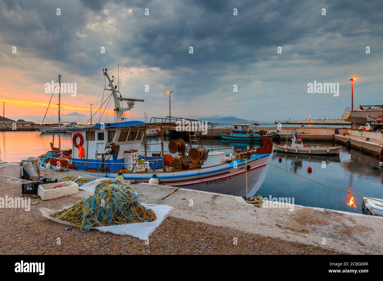 Port d'Agios Kirikos Ikaria island sur village en Grèce. Banque D'Images