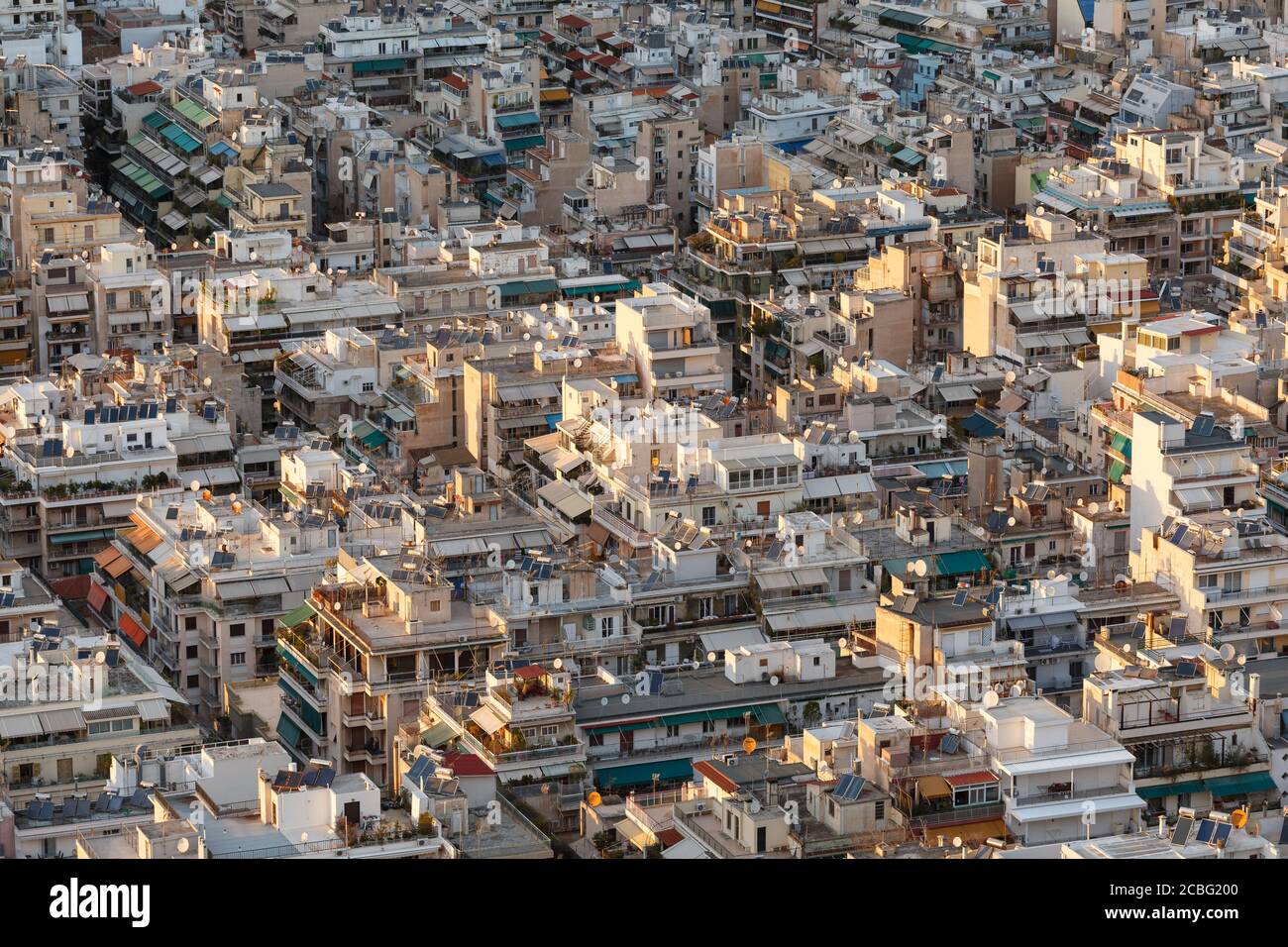 Athènes, Grèce - 31 janvier 2019 : quartier résidentiel du centre d'Athènes comme vu de la colline du Lycabette. Banque D'Images