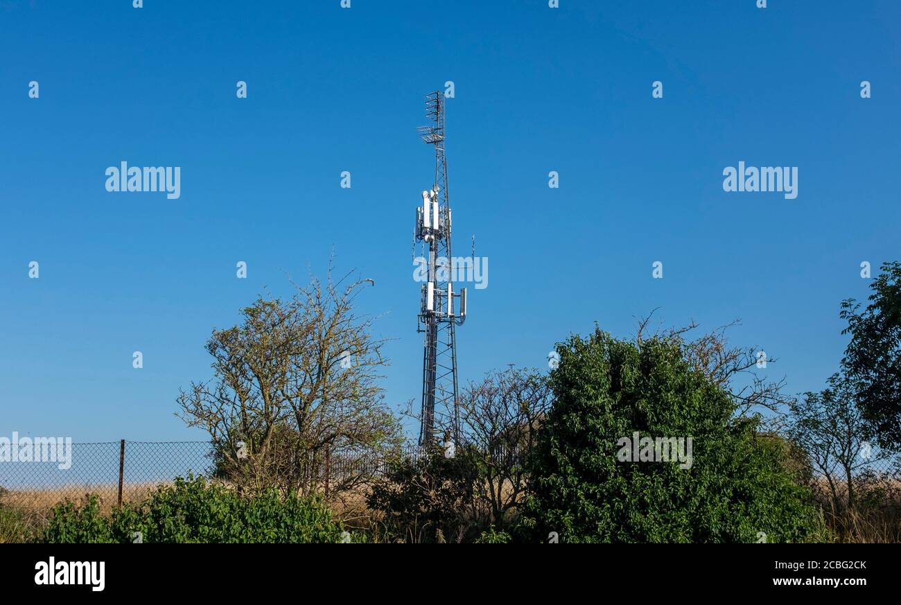 Mât de téléphonie mobile de télécommunication à Hollingbury nord Brighton East Sussex ROYAUME-UNI Banque D'Images