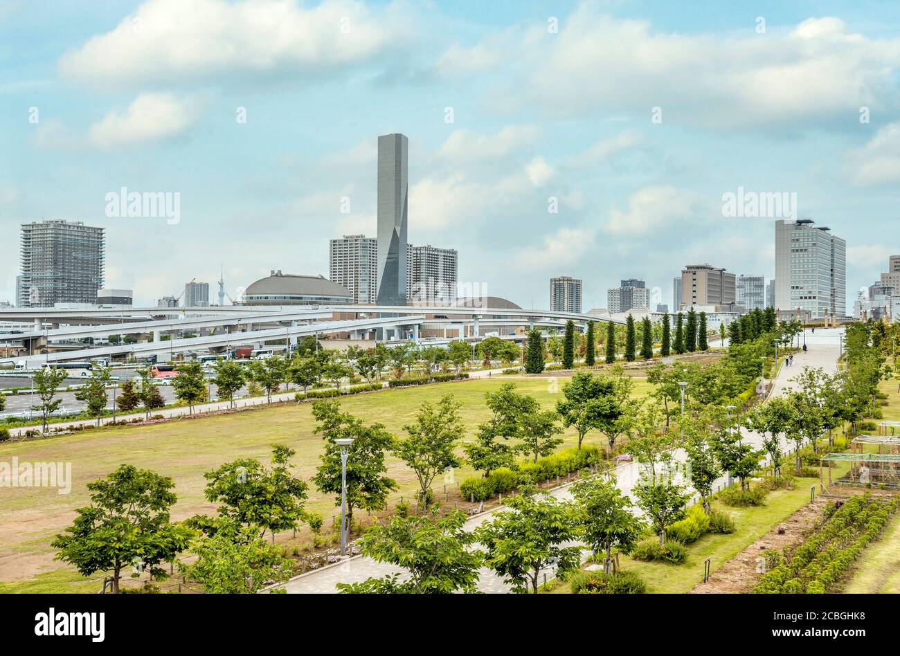 Paysage urbain d'Ariake près de la zone d'Ariake Tokyo Big Sight dans la baie de Tokyo, Japon Banque D'Images