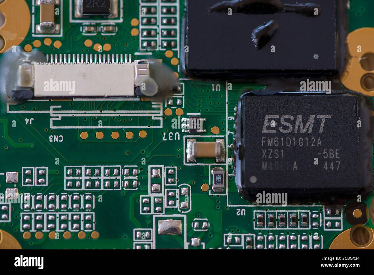 TIMISOARA, ROUMANIE - 23 NOVEMBRE 2019 : gros plan d'une mémoire ESMT FM61D1G12A-5BE. Composants électroniques. Banque D'Images