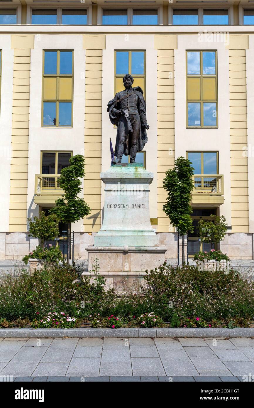 Statue de Daniel Berzsenyi à Szombathely, Hongrie, un jour d'été. Banque D'Images