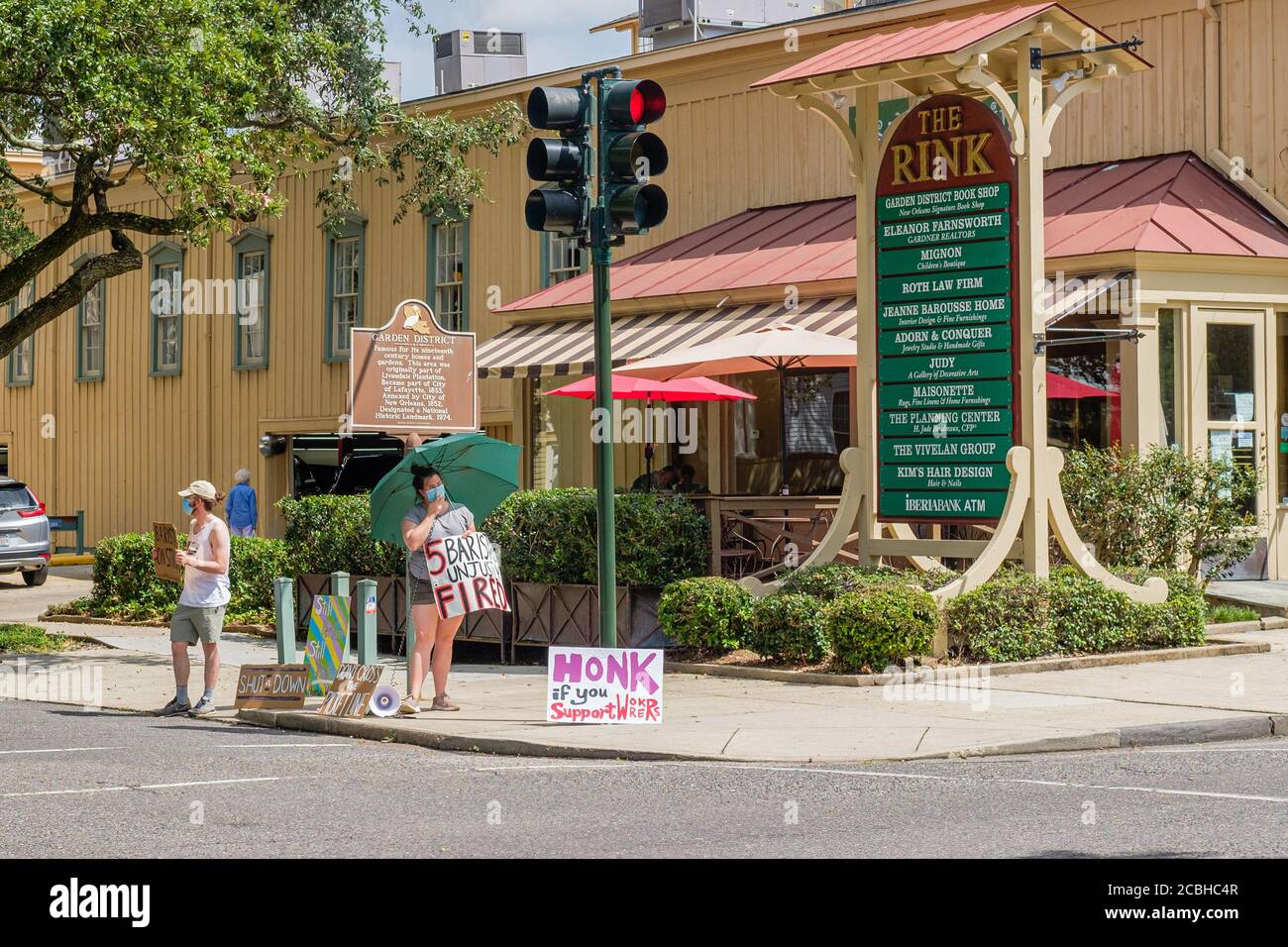 La Nouvelle-Orléans, Louisiane/États-Unis - les travailleurs de l'accueil et les baristas protestent contre les bas salaires pendant la pandémie du virus Corona au café Garden District Banque D'Images
