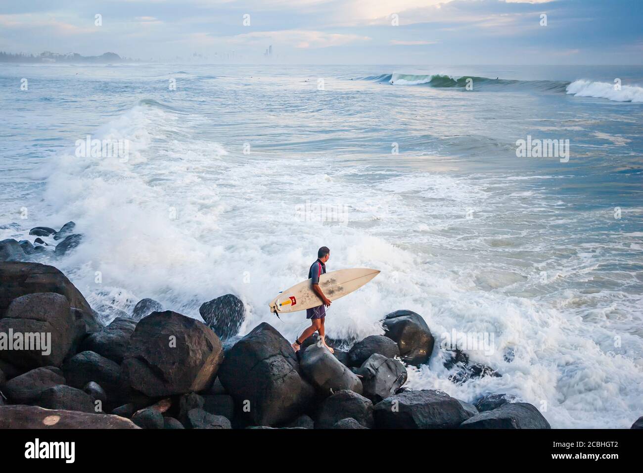 Surf le matin à Burleigh Heads Banque D'Images