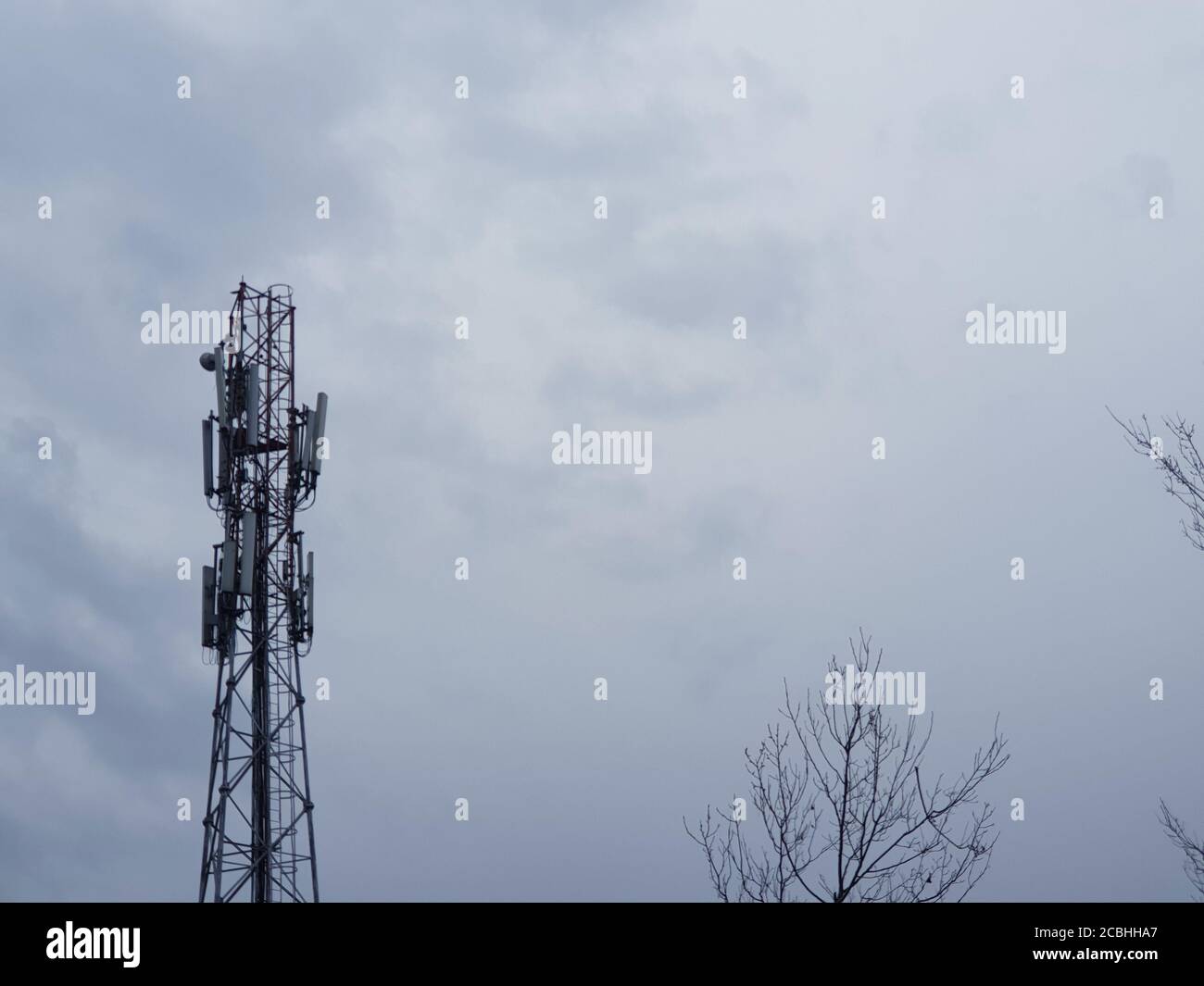 Écluse de la tour de fer, coronavirus, Covid-19, beauté de la nature, ciel bleu de champ vert, paysage pittoresque, atmosphère, beauté, bleu, nuage, nuages, jour, jour Banque D'Images