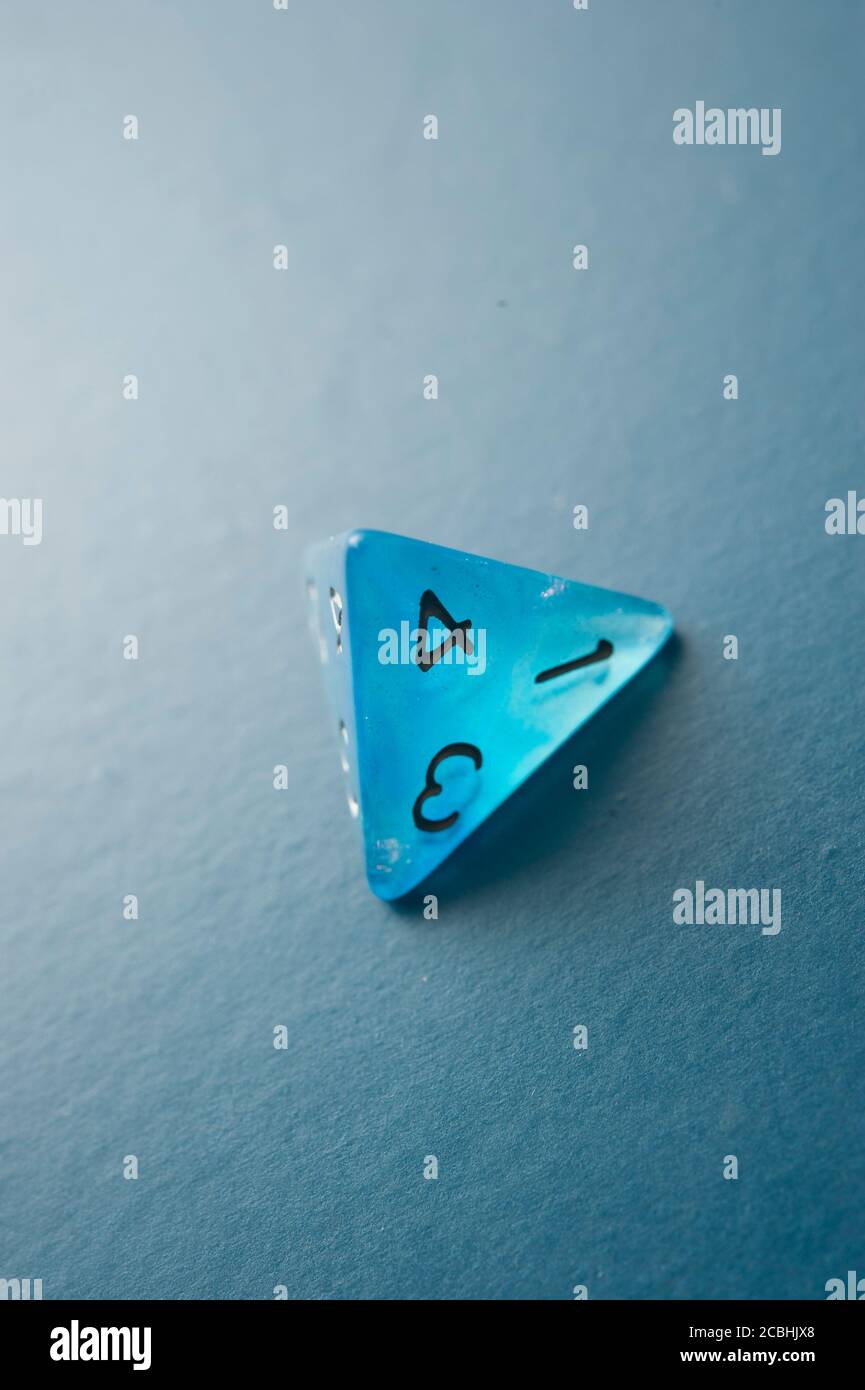 matrice bleu solide tétraèdre platonique Banque D'Images