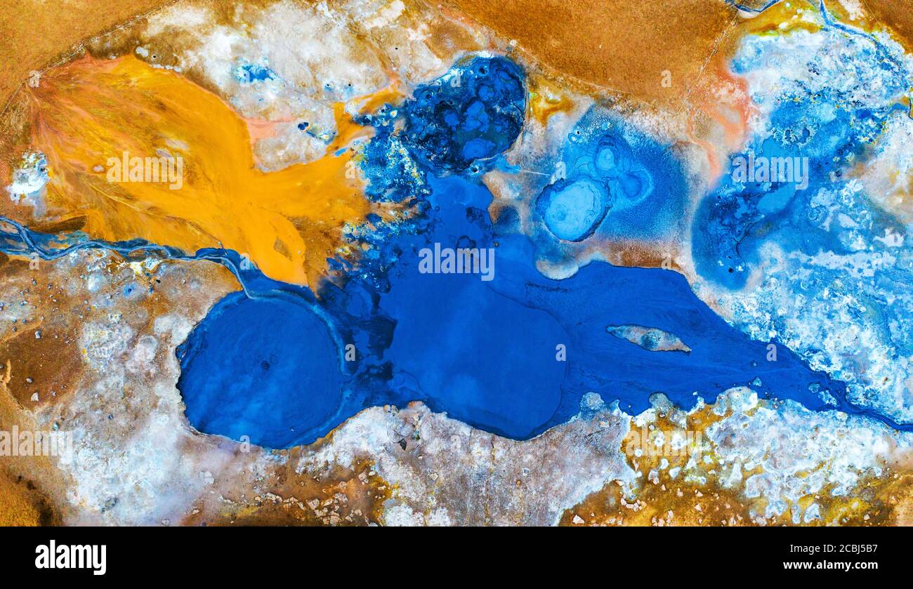 Vue aérienne du sous-sol de soufre vulcanique islandais. Arrière-plan abstrait de couleur géothermique Banque D'Images