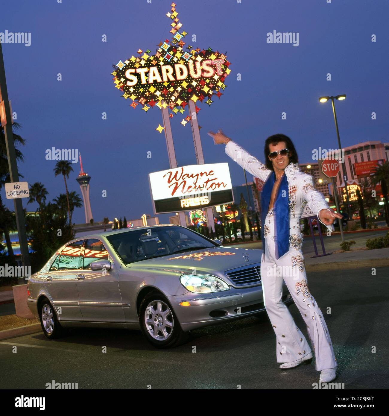 Personnificateur Elvis à Las Vegas avec Mercedes S500 automobile, au Stardust Casino. 1998 Banque D'Images