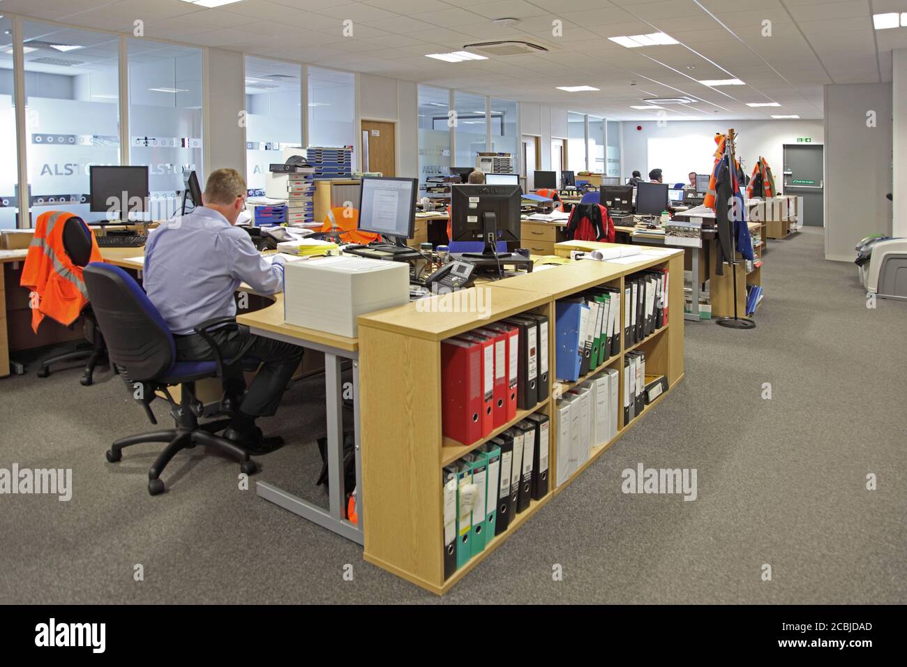 Un immeuble de bureaux modulaire dans une cour d'entretien ferroviaire près de Birmingham, au Royaume-Uni Banque D'Images
