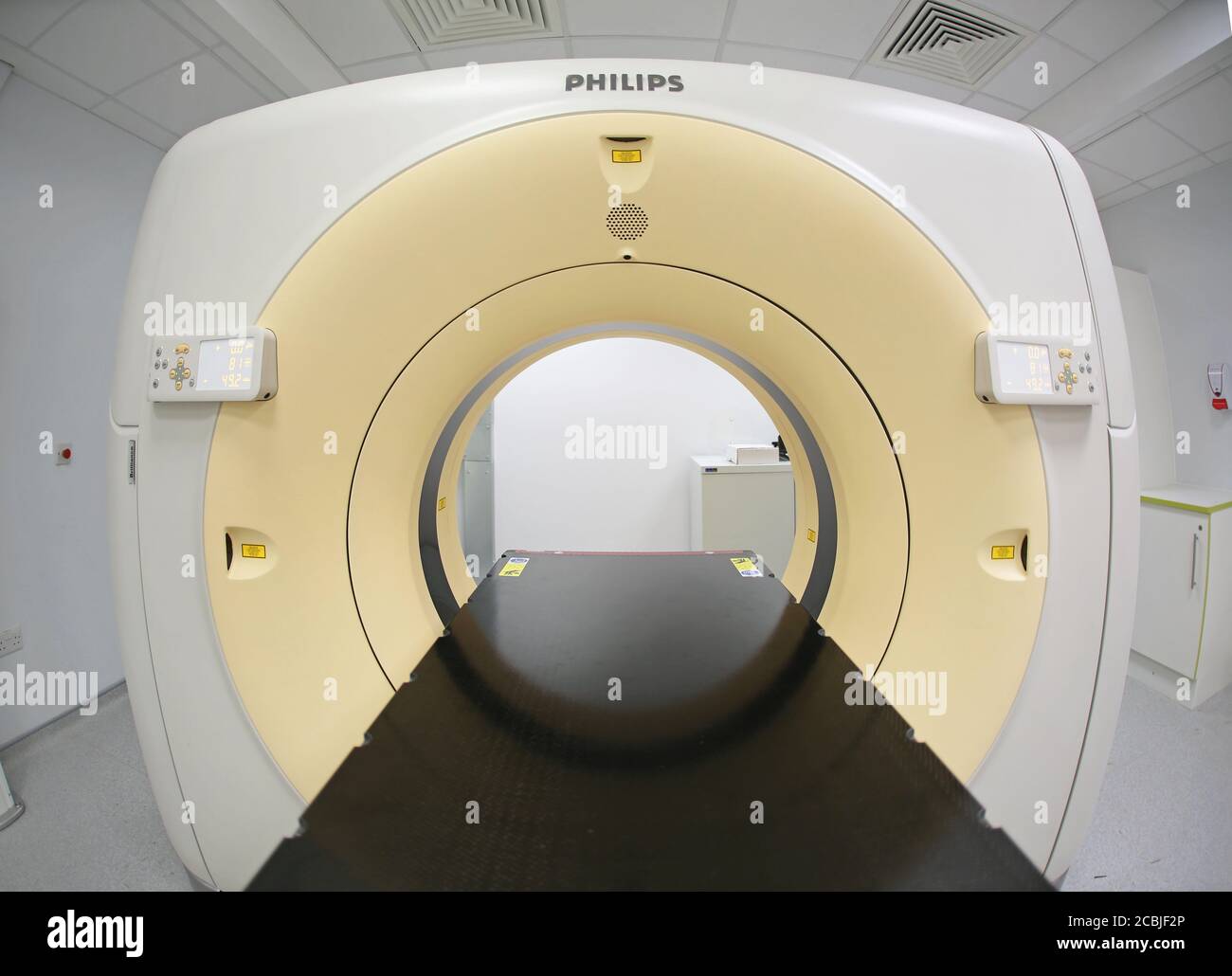 Un scanner CT Philips récemment installé photographié lors de la mise en service à l'hôpital Eastbourne, East Sussex, Royaume-Uni Banque D'Images