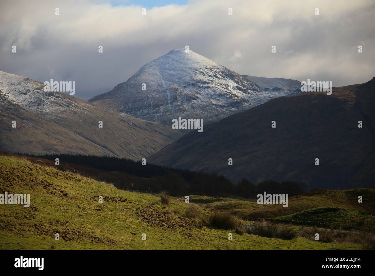 Les montagnes écossaises montrent leur beauté dans le désert. Banque D'Images