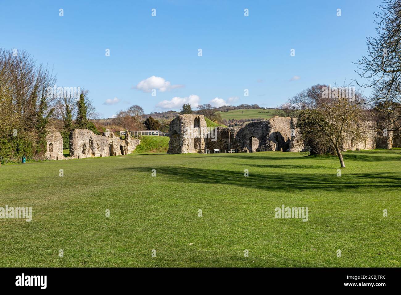 Les ruines du Prieuré de St Pancras à Lewes, un jour ensoleillé d'hiver tardif Banque D'Images