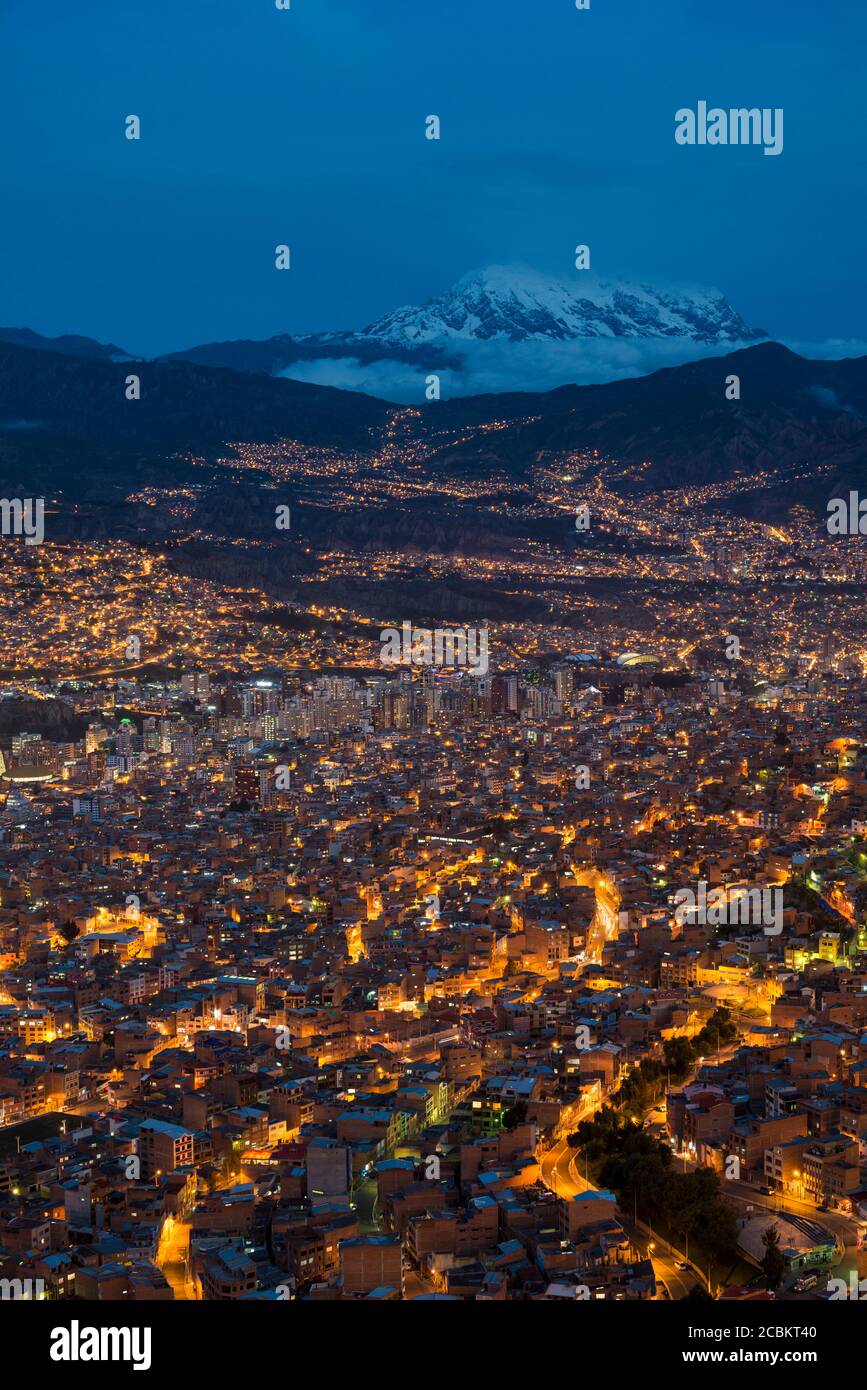 Vue nocturne de la Paz depuis El Alto, Bolivie, Amérique du Sud Banque D'Images