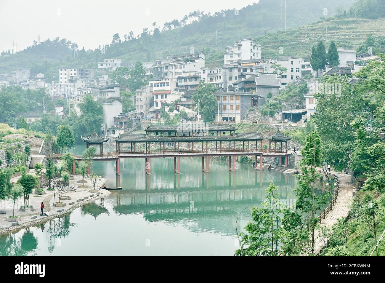 Pont de l'autre côté de la rivière, Fenghuang, Hunan, Chine Banque D'Images