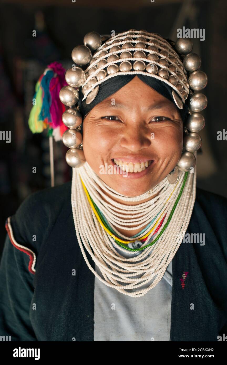 Portrait de la tribeswoman Akha, État Shan, Keng Tung, Birmanie Banque D'Images