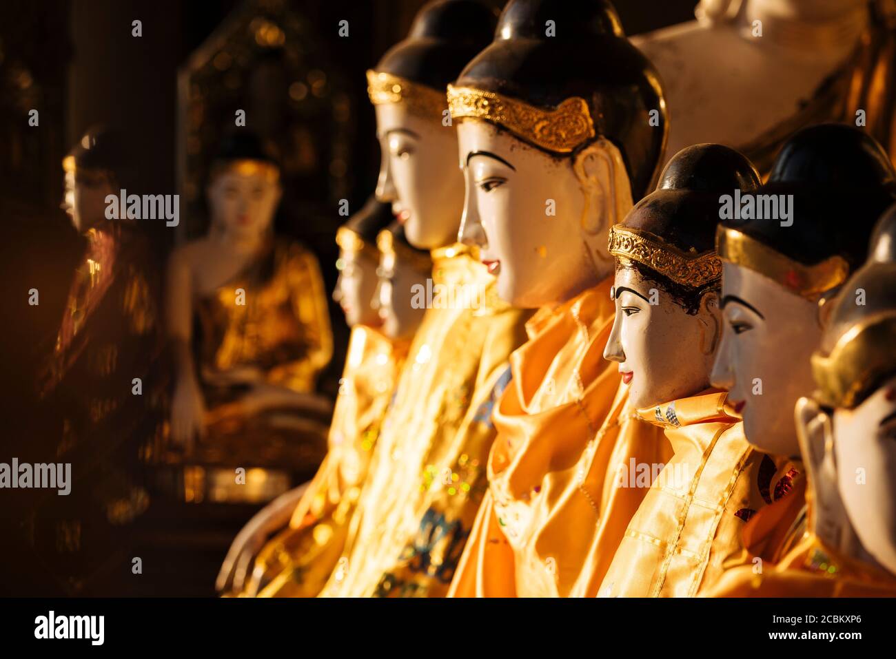 Statue au temple bouddhiste, Pagode Shwedagon, Yangon, Myanmar Banque D'Images