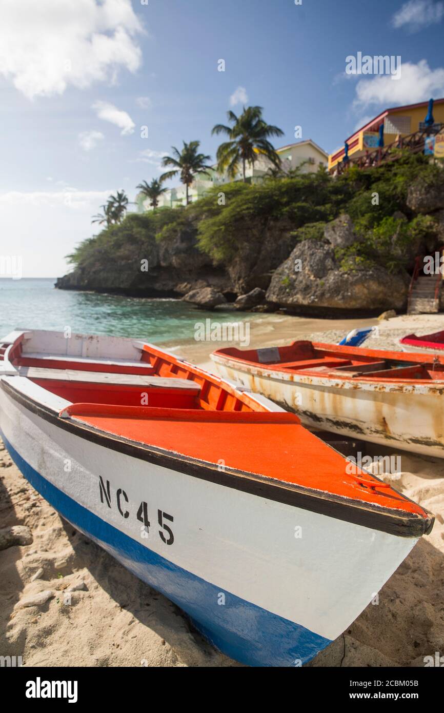 Bateaux sur la plage de Lagun, Curaçao, Caraïbes Banque D'Images