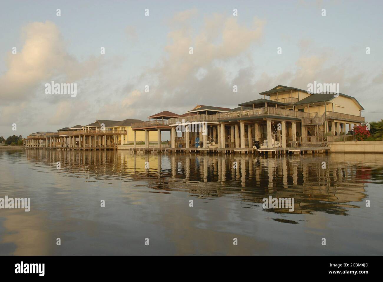 Port Mansfield, Texas, États-Unis, 12 juillet 2006 : le port avec cabanes de pêche à Port Mansfield, comté de Willacy, Texas, sur la côte sud. ©Bob Daemmrich Banque D'Images