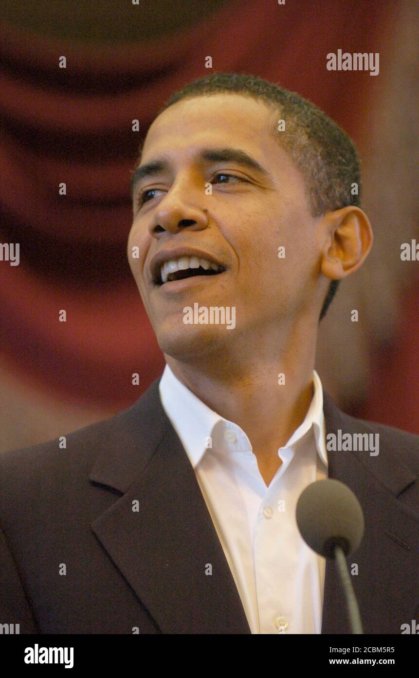 Austin, Texas USA, 28 octobre 2006: Barack Obama parle de son nouveau livre, "The Audacity of Hope", lors de la séance d'ouverture du Festival du livre du Texas 2006 au Capitole de l'État. ©Bob Daemmrich Banque D'Images