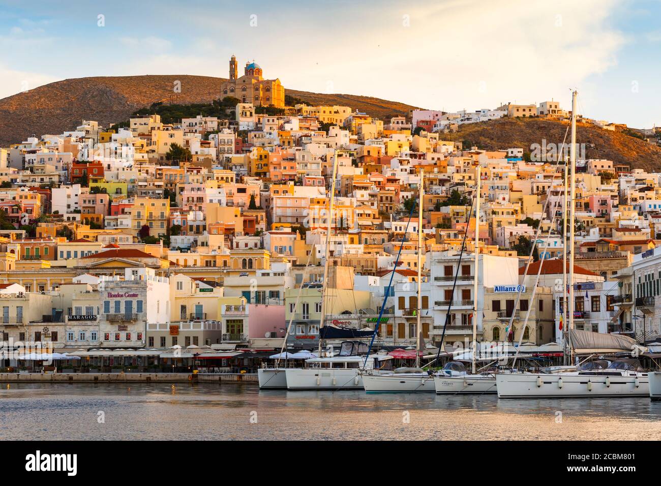 Ville sur l'île de Syros Ermoupoli en Grèce. Banque D'Images