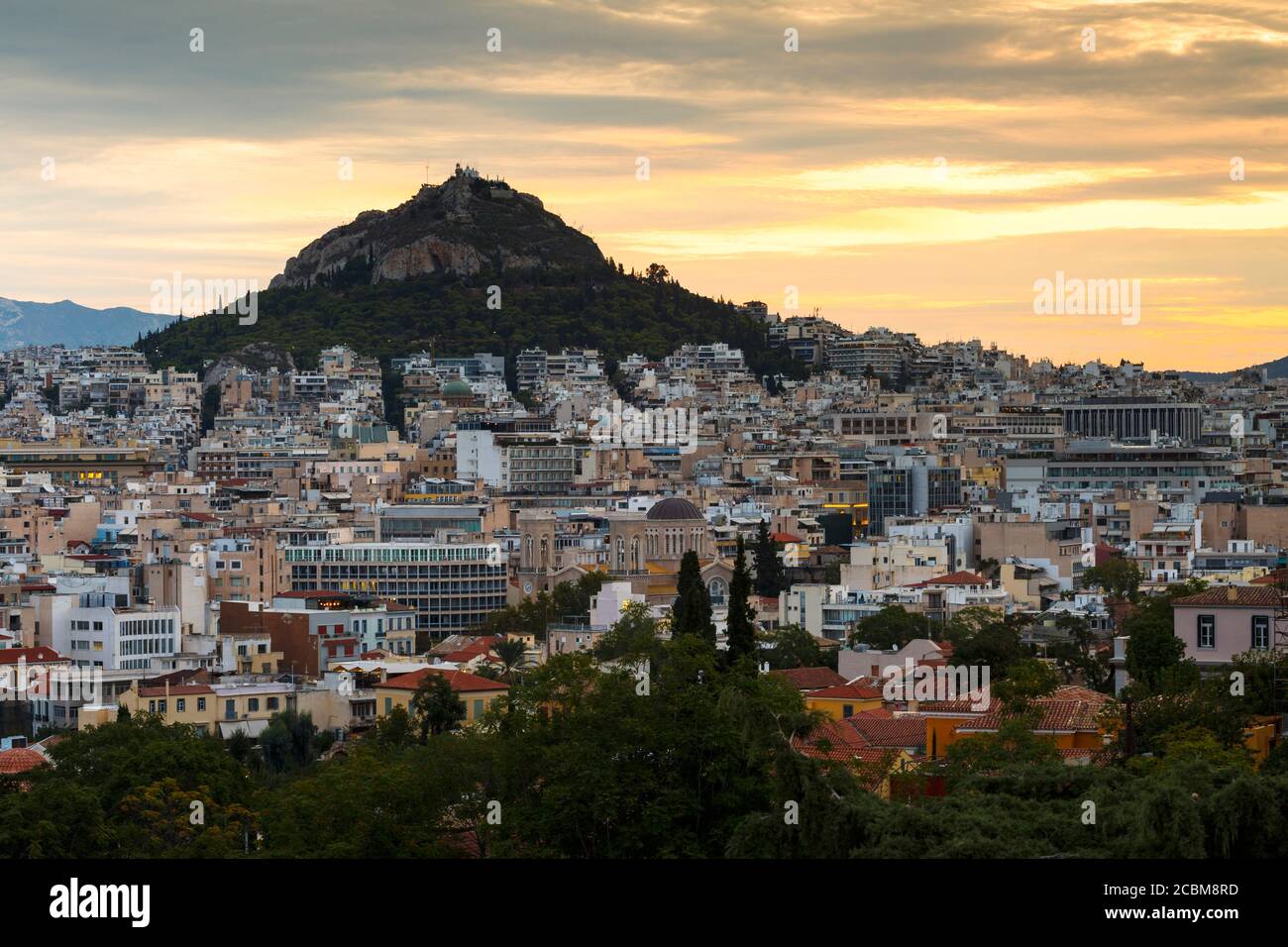 Le mont Lycabette et l'affichage de la ville d'Athènes, Grèce. Banque D'Images