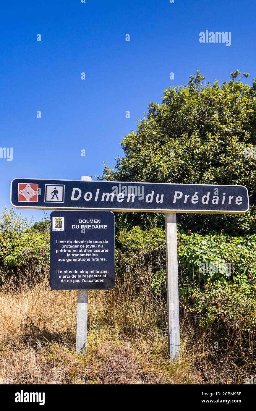 Site fouillé d'important Dolmen du Prédaire - Pornic, Loire-Atlantique, France. Banque D'Images