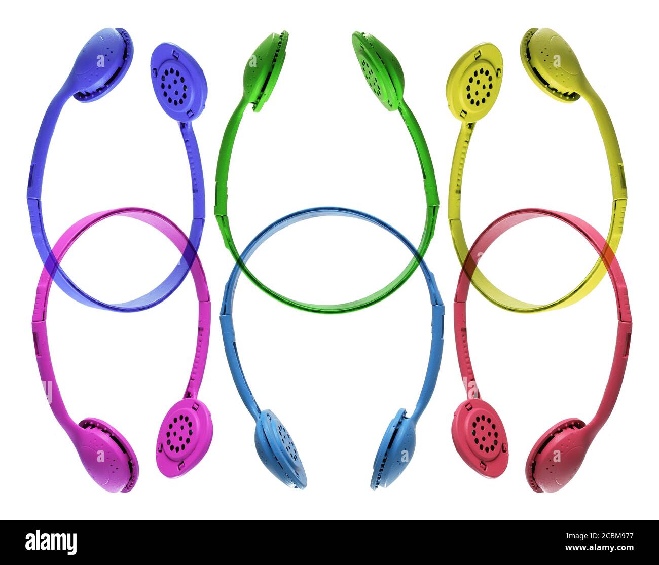 Casque coloré sur fond blanc Banque D'Images