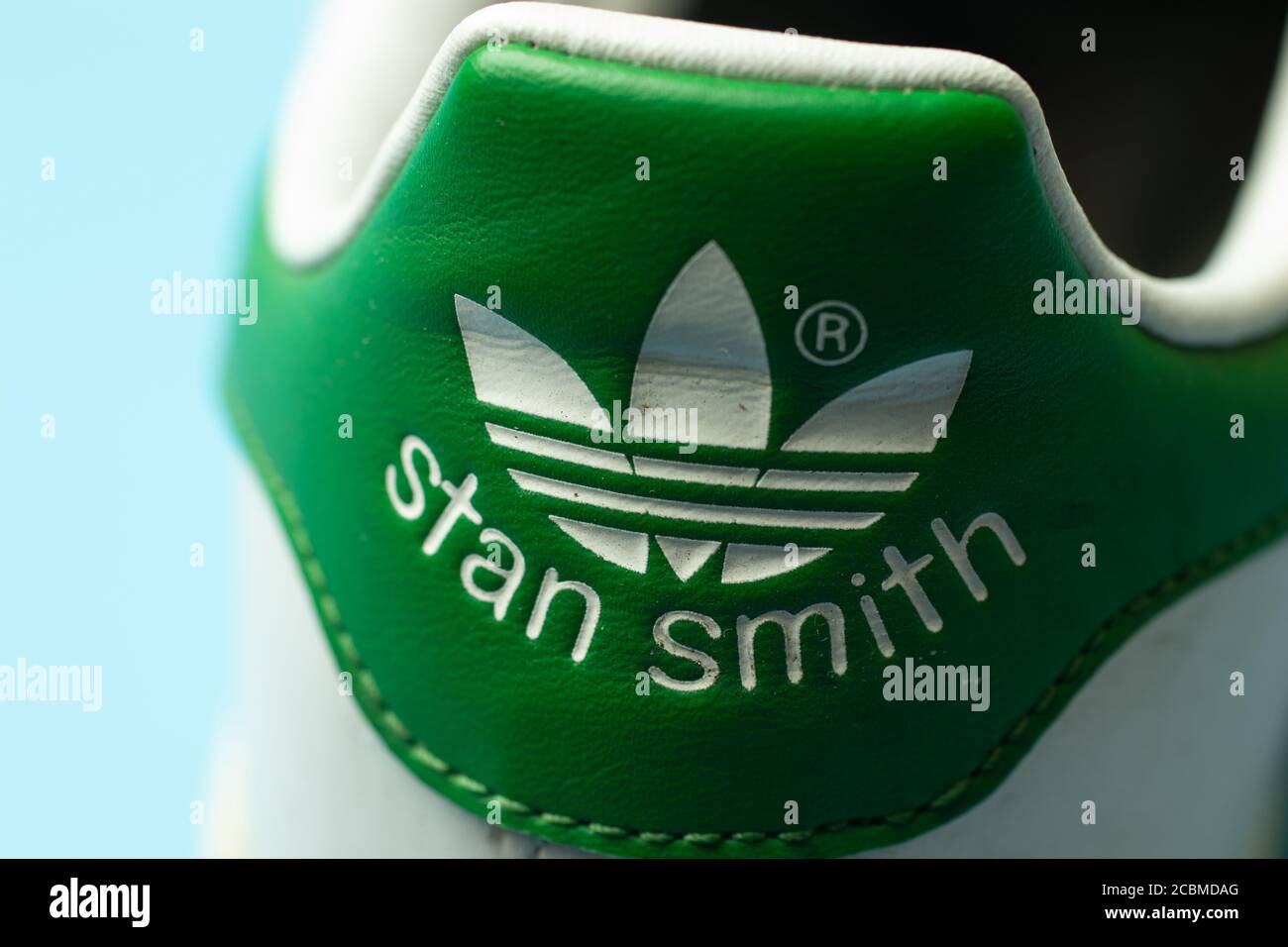Moscou, Russie - 1er juin 2020: Adidas Originals Stan Smith logo gros plan, montage illustratif Banque D'Images
