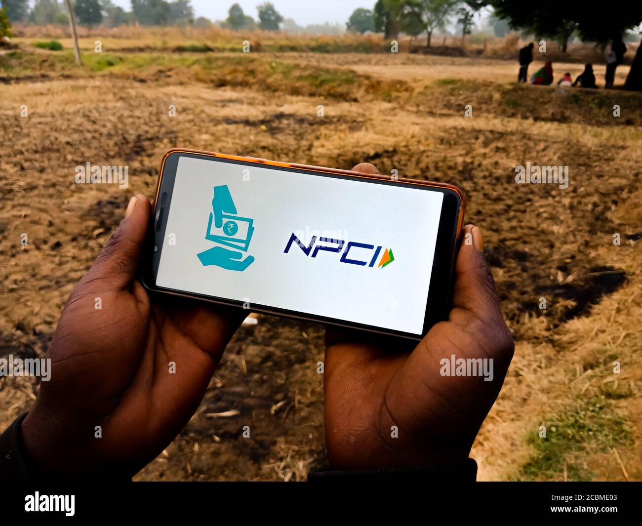 DISTRICT KATNI, INDE - 20 DÉCEMBRE 2019 : le logo de la NPCI National Payments Corporation of India est présenté sur l'écran numérique du smartphone par village indien Banque D'Images