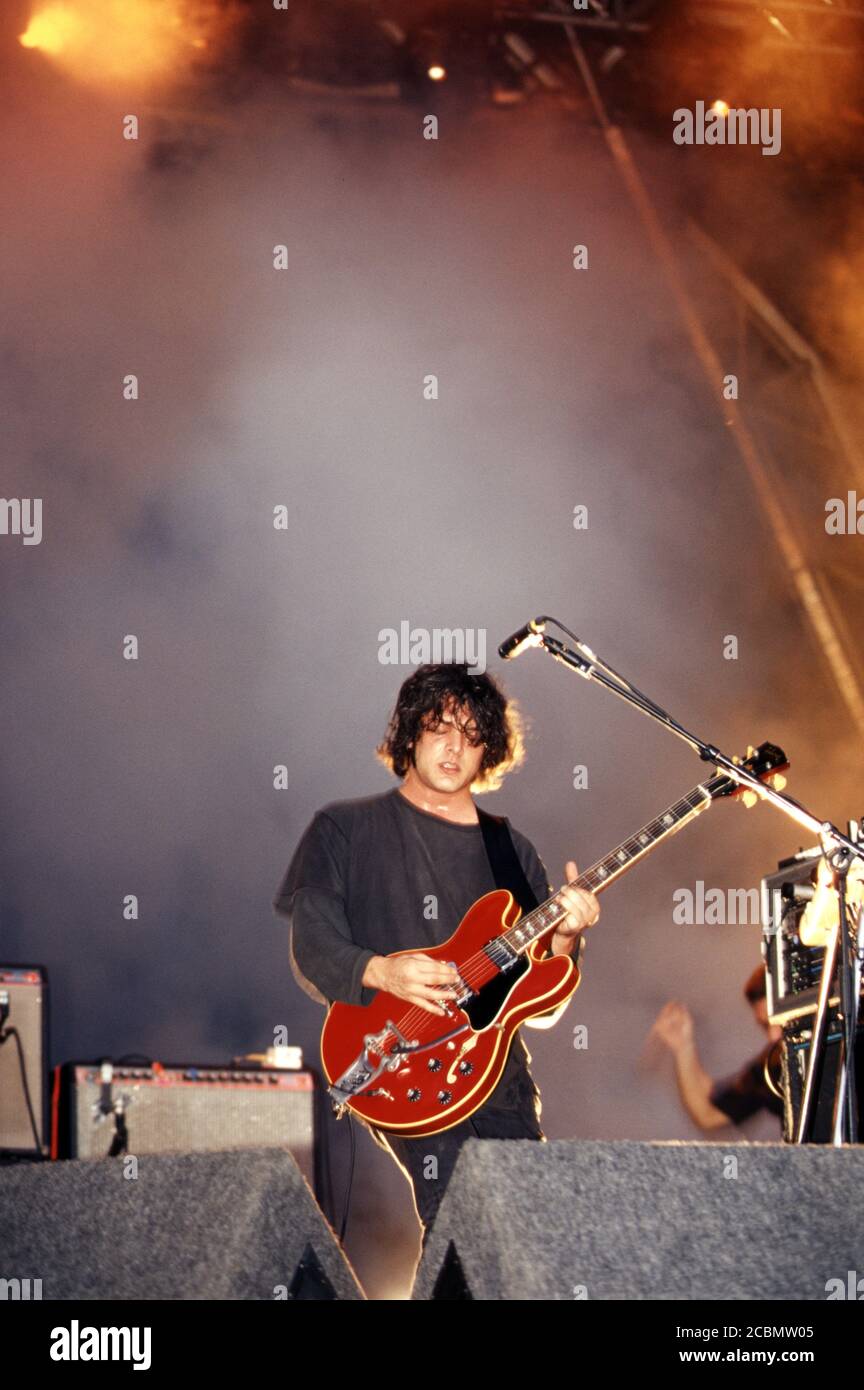 Peter Hayes dans Black Rebel Motorcycle Club qui se déroule au Reading Festival 2003, Reading, Berkshire, Angleterre, Royaume-Uni. Banque D'Images