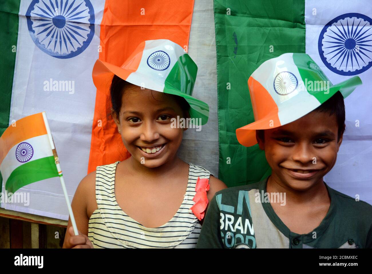 Les enfants de la rue fêtent le jour de l'indépendance le 15 août. Banque D'Images