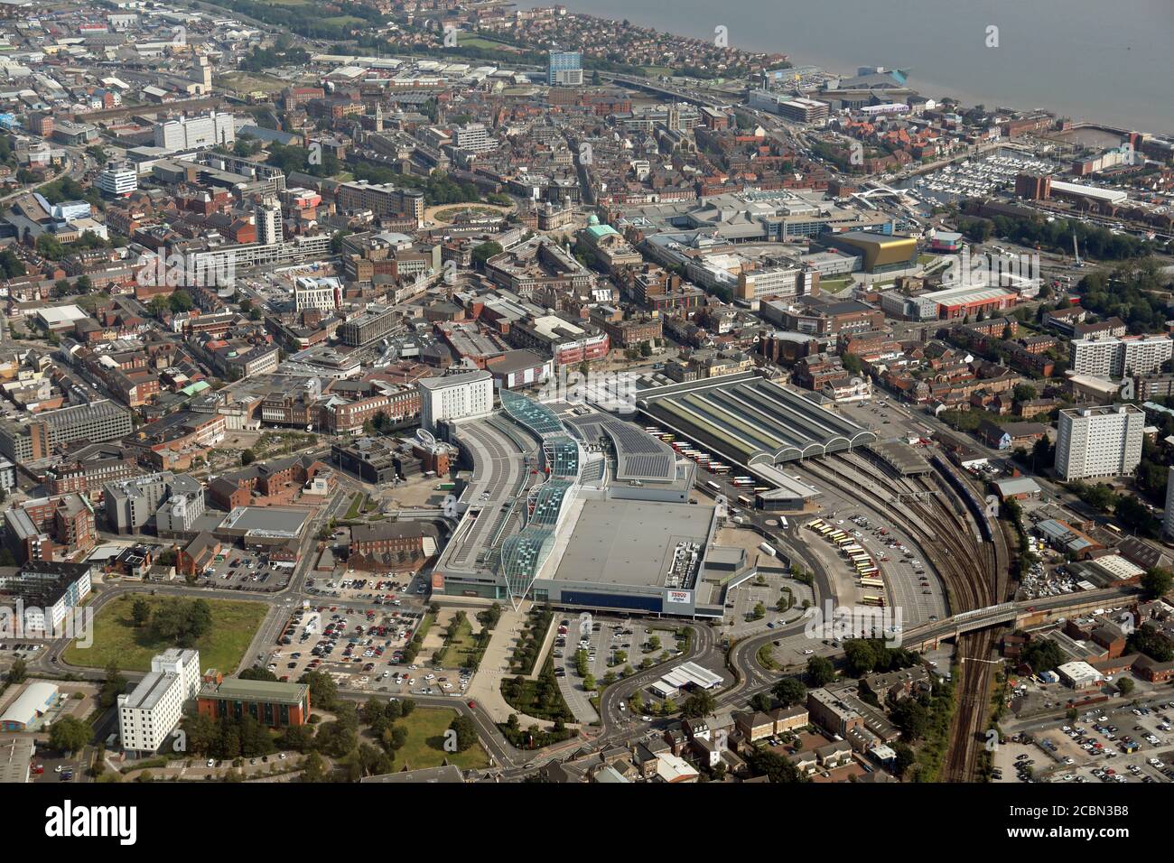 Vue aérienne du centre-ville de Hull avec St Stephen's Shopping Centrer en évidence au premier plan Banque D'Images