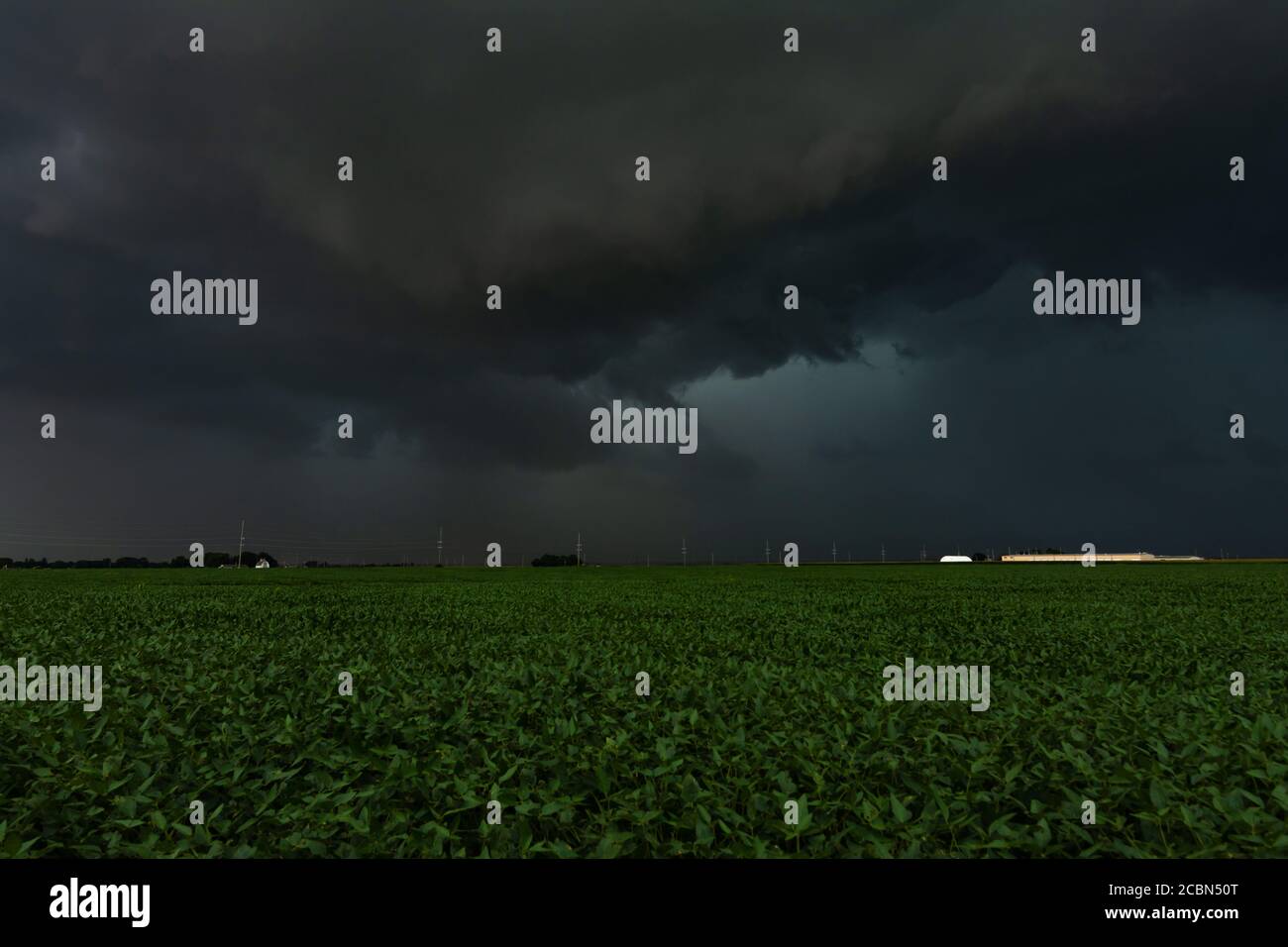 Derecho arrive quelques instants avant qu'il n'atteigne la petite ville du Midwest. 10 août 2020. Pérou, Illinois, États-Unis Banque D'Images
