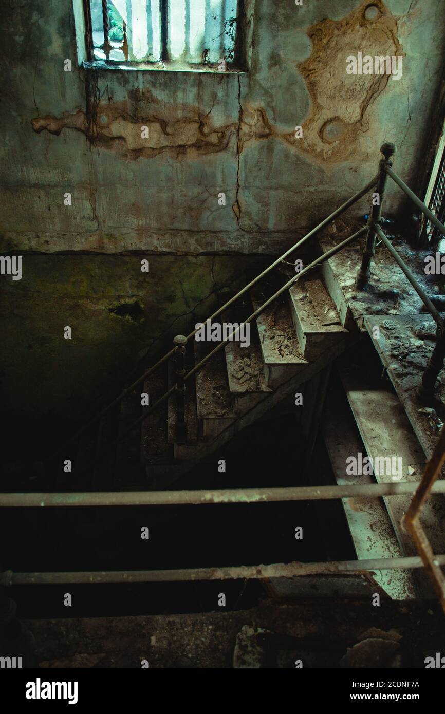 Plan vertical d'un ancien bâtiment et escalier Banque D'Images